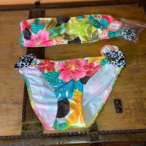 Bikini top ;M) and bottoms (L)